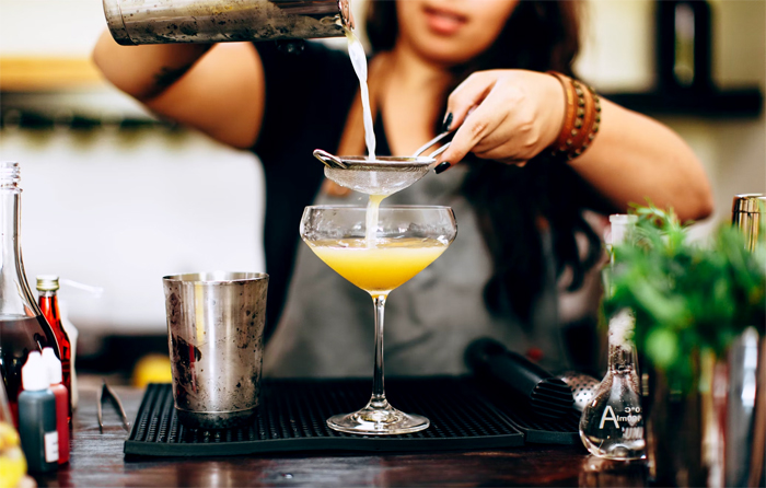 Aprire un bar - Corsi da Barman: costi e durata