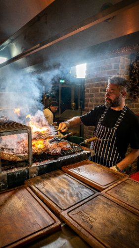 CZN Burak come lanciare il proprio ristorante imitando goffamente Sal Bae